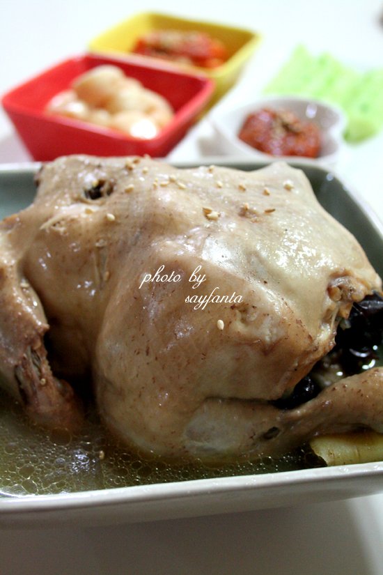 Receta Nutritiva de Samgyetang con Acanthopanax (Ginseng Siberiano)