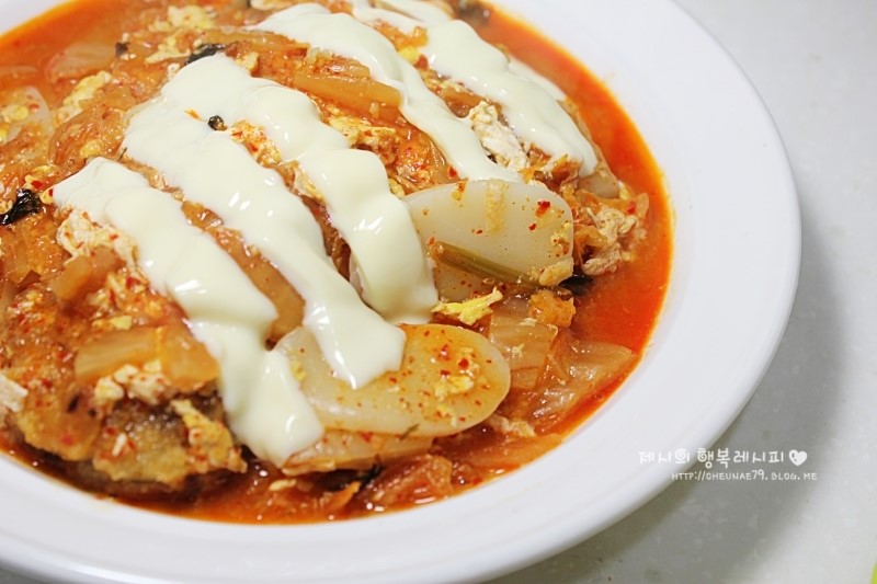 Olla Caliente de Kimchi y Filete de Cerdo (Plato Picante y Sustancioso)