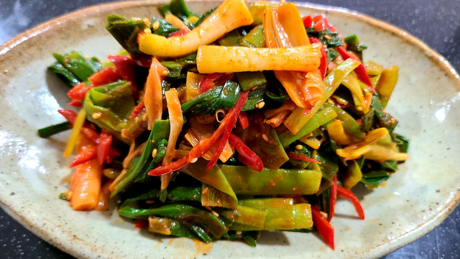 Ensalada Fragante de Ajo Joven de Primavera