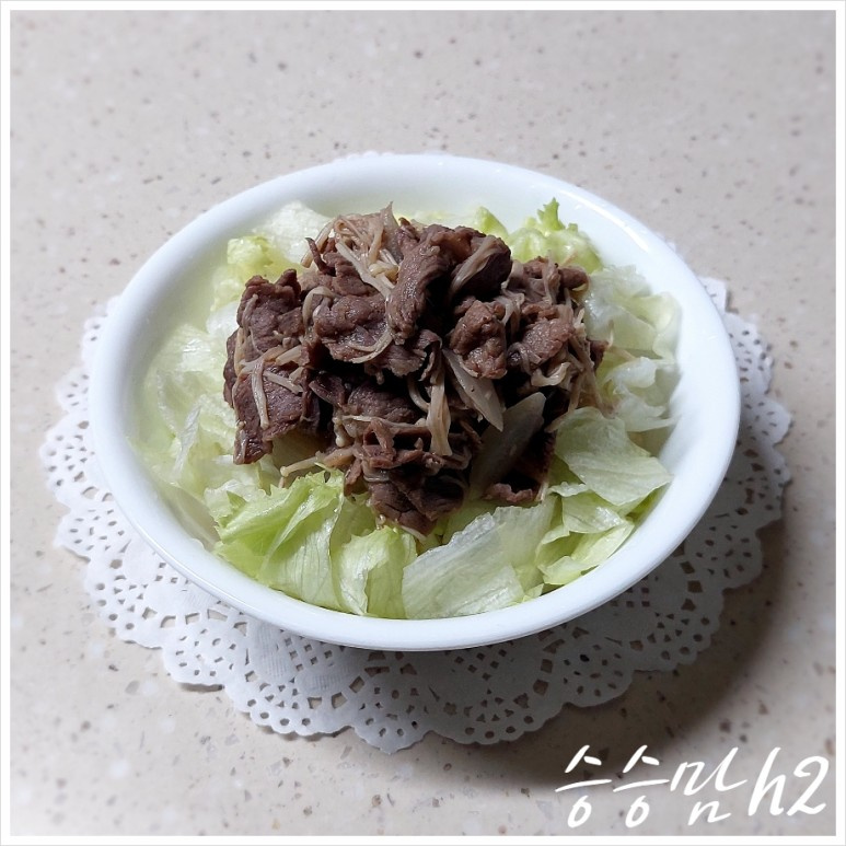 Arroz Salteado de Res con Lechuga Crujiente