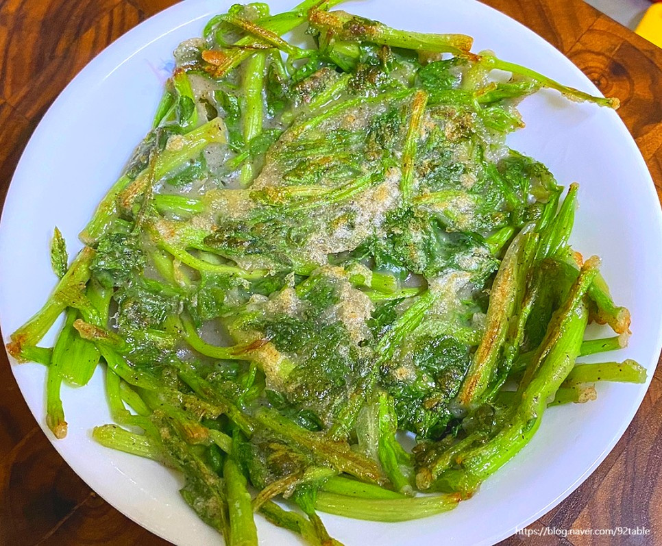 Minari Jeon (Korean Water Parsley Pancake): A Crispy and Chewy Delight!