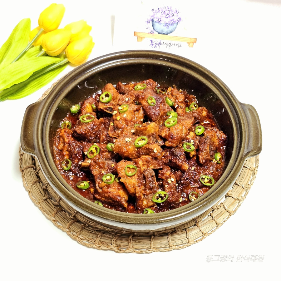Costillas de Cerdo Estofadas Picantes (Estilo Ryu Soo-jung)